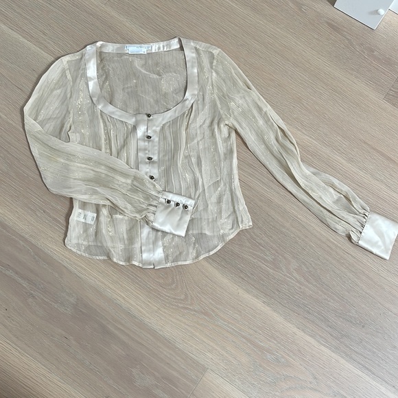 Sheer blouse with gold details - Picture 2 of 5